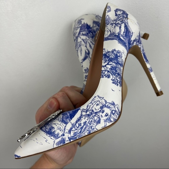 Moschino Toile de Jouy Printed Leather M Accent Pumps - Picture 7 of 12